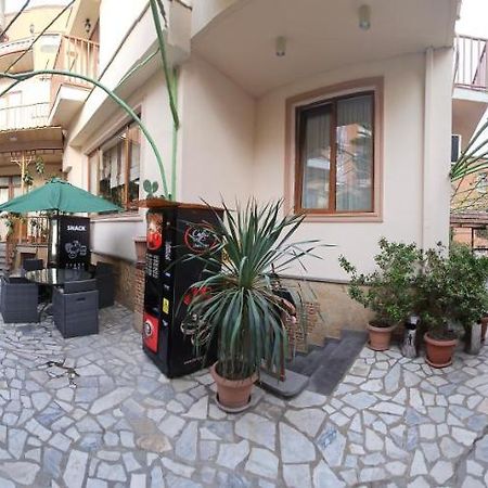 Danisimo Hotel Tbilisi Eksteriør billede