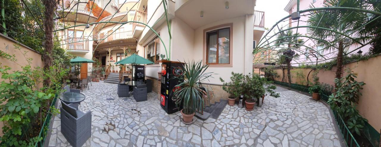 Danisimo Hotel Tbilisi Eksteriør billede