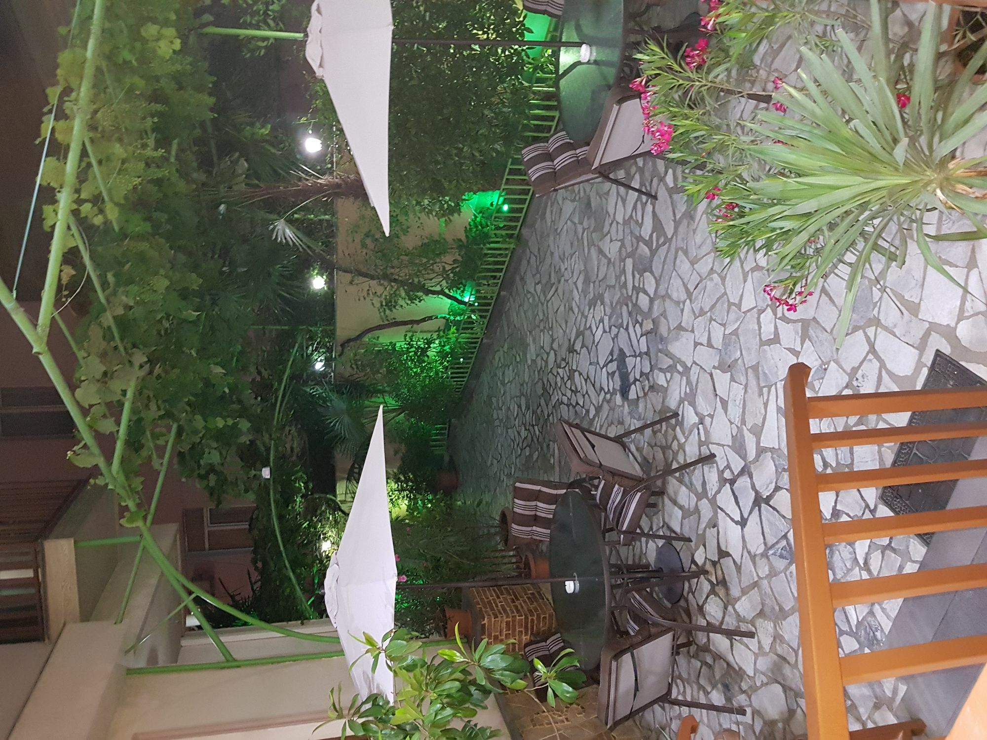 Danisimo Hotel Tbilisi Eksteriør billede
